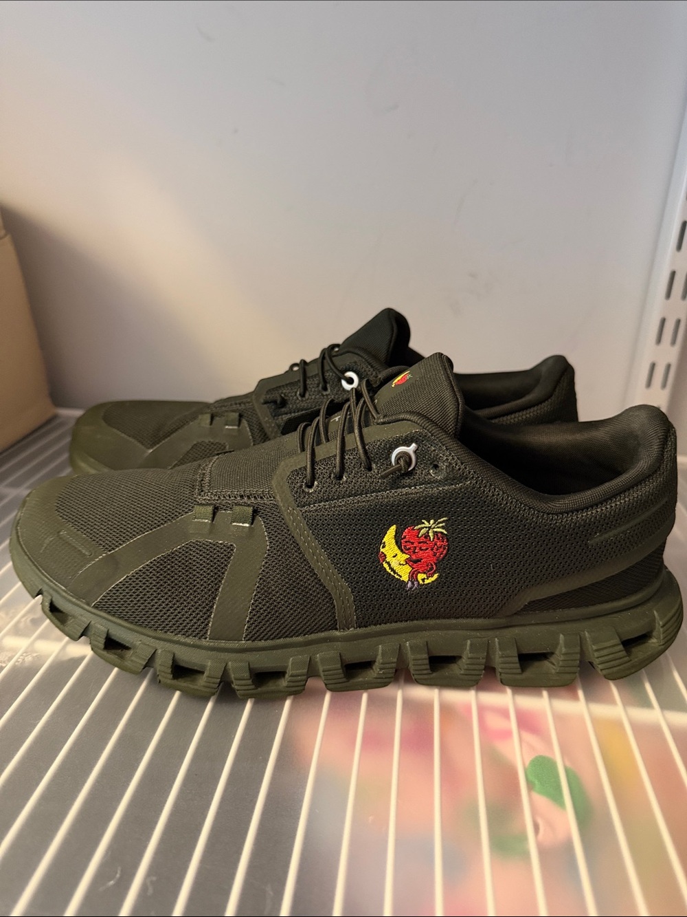Limited / ON running / Olive Green/Black Speedboard size W10